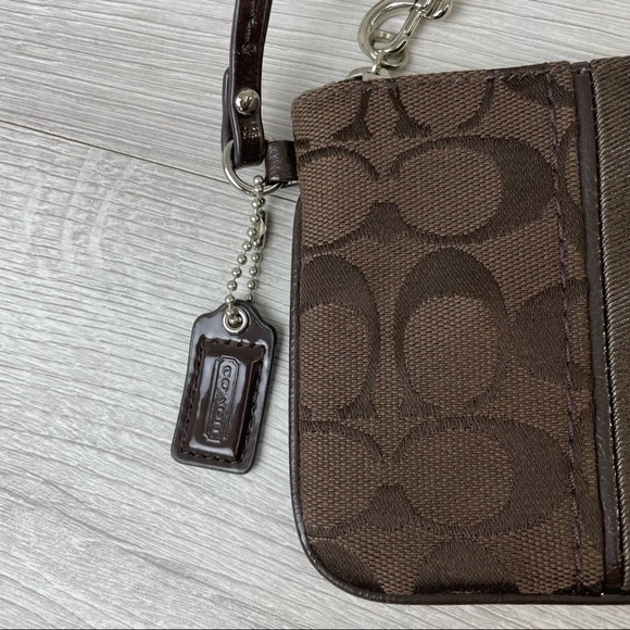 𝅺coach Signature C Small Brown Wristlet - Picture 2 of 6